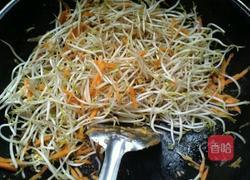 豆芽炒胡萝卜丝儿的做法图解5