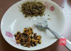 金银花菊花茶的做法图解1
