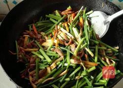 韭菜花炒香干肉丝的做法图解5