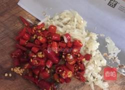 蒜苗小炒鸡的做法图解2