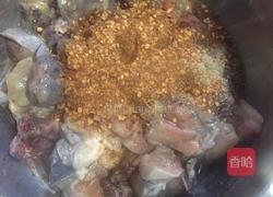 蒜苗小炒鸡的做法图解1