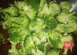 西兰花炒犹鱼的做法图解2