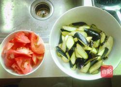 蕃茄炒茄子的做法图解1