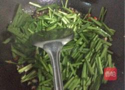 韭菜炒螺丝肉的做法图解5