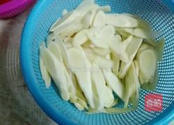 瘦肉炒嫩姜的做法图解1