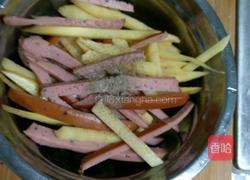 土豆香肠饼的做法图解1