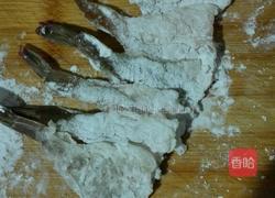 鲜虾丝瓜汤的做法图解2