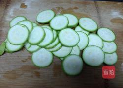 香煎西葫芦饼的做法图解2