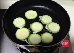 香煎西葫芦饼的做法图解6