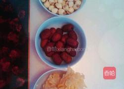 莲子银耳红枣汤的做法图解1