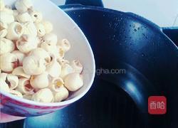 莲子银耳红枣汤的做法图解3