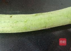 炝炒丝瓜的做法图解1