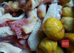 栗子炖老母鸡的做法图解1