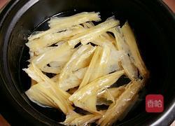 蒜蓉豇豆腐竹炒肉片的做法图解2
