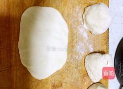 韭菜香肠馅饼的做法图解5