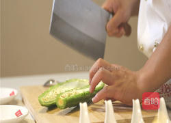 凉拌苦瓜的做法图解1