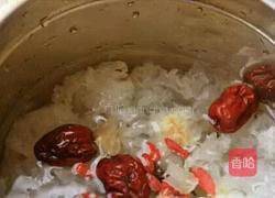 养颜银耳汤的做法图解2
