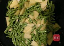 土豆烧豆角的做法图解4