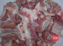 胡萝卜玉米排骨汤的做法图解3