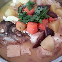 鱼头香菇豆腐蔬菜肉汤的做法[图]