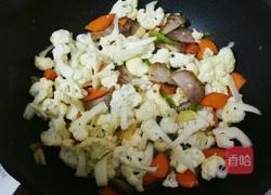 咸肉焖菜花的做法图解2