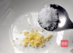 核桃仁拌菠菜的做法图解6