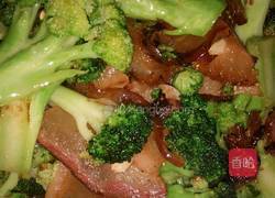 西蘭花炒臘肉的做法圖解5