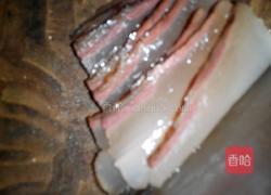 西兰花炒腊肉的做法图解1