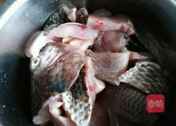 煮鱼的做法图解1