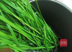 猪肉韭菜水饺的做法图解1