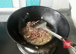 黄瓜片炒饼的做法图解2