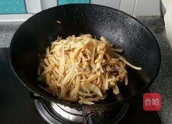 黄瓜片炒饼的做法图解4