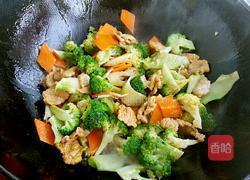 西兰花炒肉的做法图解6