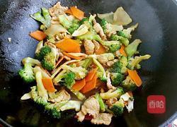 西兰花炒肉的做法图解7