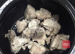鲜石斛煲冬瓜薏米芡实汤的做法图解2