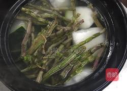 鲜石斛煲冬瓜薏米芡实汤的做法图解7