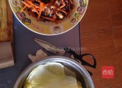 糖醋鲜虾白菜卷的做法图解2