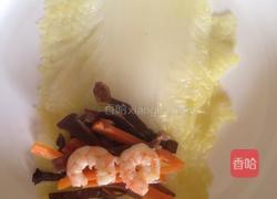 糖醋鲜虾白菜卷的做法图解4