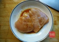 香煎鸡胸肉来喽的做法图解1