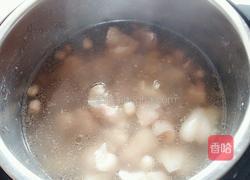 花生白豆猪蹄汤的做法图解8