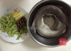 红烧鲨鱼的做法图解1