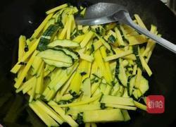 清炒嫩南瓜的做法图解4