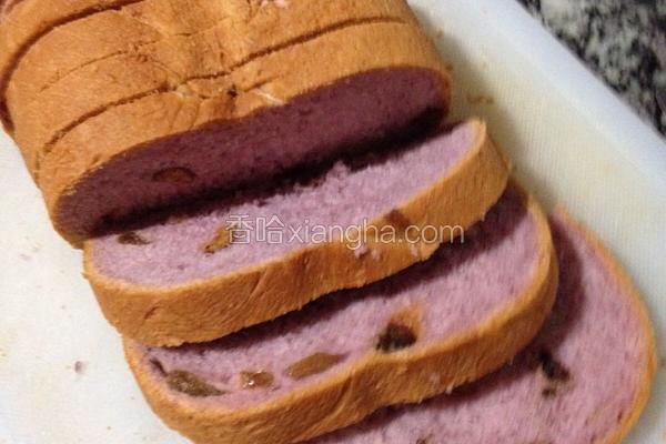 紫薯腊肉干果面包