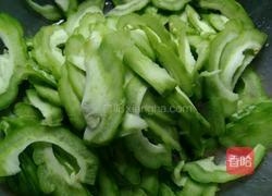 苦瓜鸡蛋饼的做法图解1