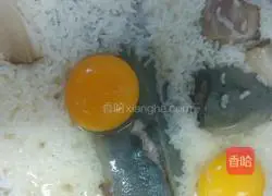 Illustration of how to make claypot rice with eggs and lice 5