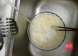 牛肉炒拉面的做法图解2