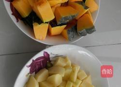 南瓜炖土豆的做法图解1