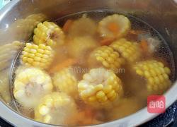 玉米胡萝卜马蹄排骨汤的做法图解9