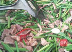 韭菜花炒肉的做法图解7
