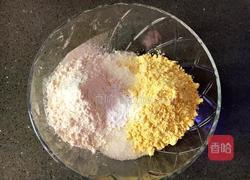 牛奶鸡蛋玉米饼的做法图解2